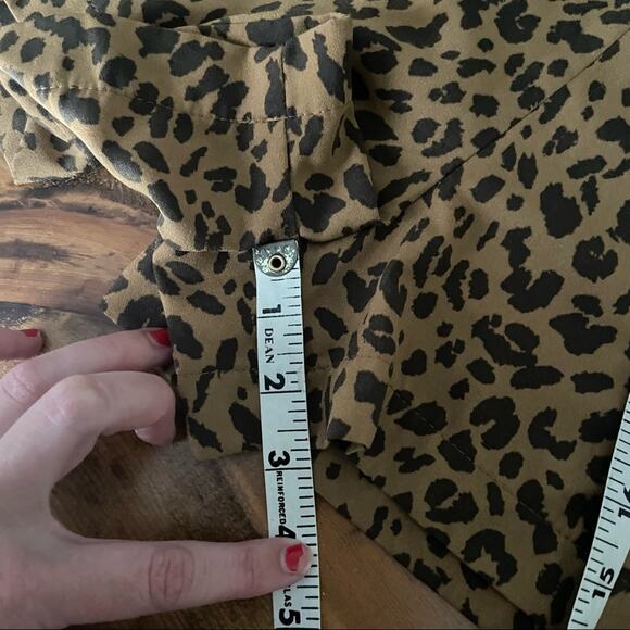 Animal Print Paperbag Shorts Tan & Black Size Large - Picture 7 of 7